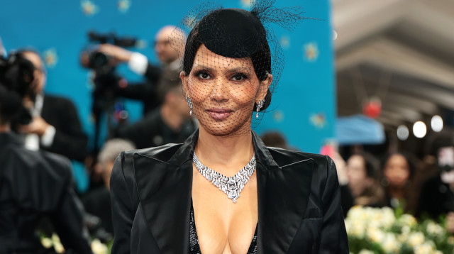 האלי ברי (צילום: Dimitrios Kambouris/Getty Images for The Met Museum/Vogue)