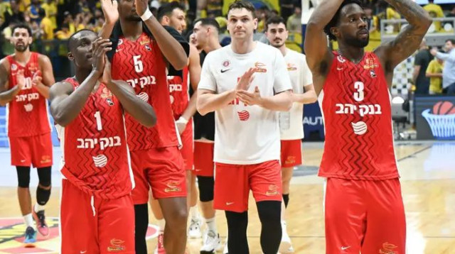 עוד חגיגה אדומה בהיכל. ירושלים (צילום: ברני ארדוב)