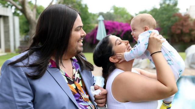 אוראל צברי בצילומי קמפיין ארקיע  (צילום: דנה קופל)