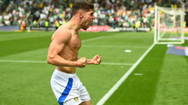 מנור סולומון שחקן לידס יונייטד חוגג שער (צילום: GettyImages, Harry Trump)