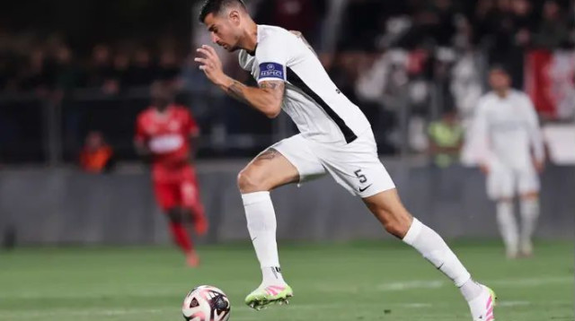 עוד לא תולה את הנעליים. ניר ביטון (צילום: מאור אלקסלסי)