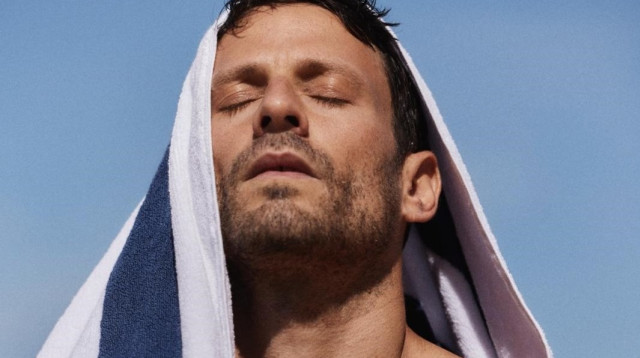 דניאל ליטמן בצילומים לקסטרו (צילום: דור שרון / באדיבות קסטרו)