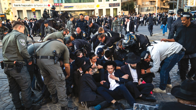 הפגנת חרדים נגד גיוס (צילום: חיים גולדברג/פלאש 90)