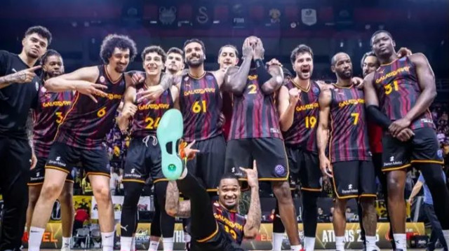 איזה ניצחון. גלא חוגגת (צילום: אתר רשמי, אתר פיב"א)