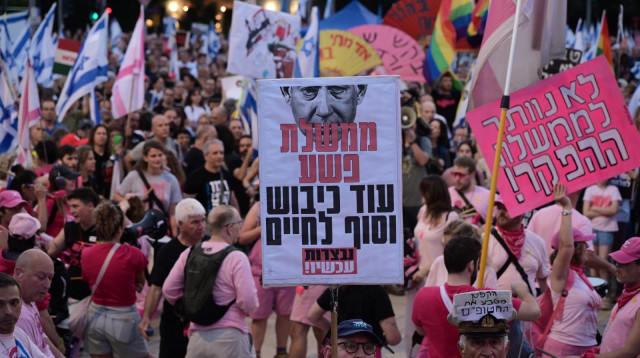 הפגנה נגד הממשלה בכיכר הבימה (צילום: אבשלום ששוני)