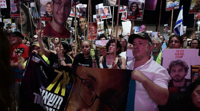 הפגנה להשבת החטופים בכיכר הבימה (צילום: אבשלום ששוני)