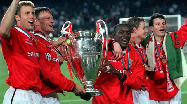 רוני יוהנסן ואנדי קול עם גביע ליגת האלופות של 99' (צילום: Popperfoto)