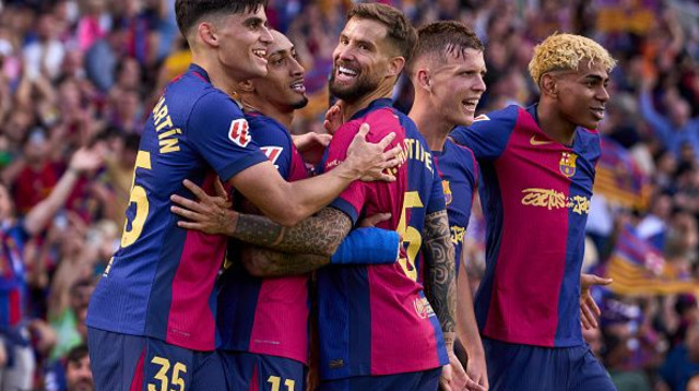 שחקני ברצלונה חוגגים (צילום: Alex Caparros)