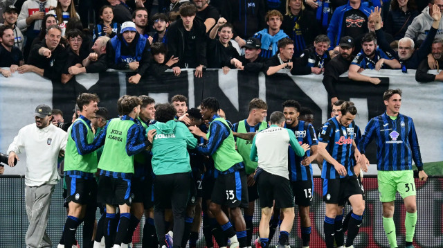 שחקני אטאלנטה חוגגים (צילום: רויטרס)