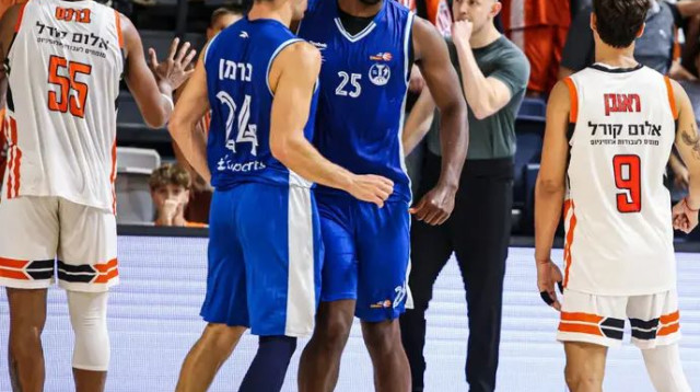 ריילי וברמן חוגגים. אשקלון גנבה את הביתיות (צילום: אתר רשמי, יעל אמסילי מנהלת ליגה לאומית Winner)