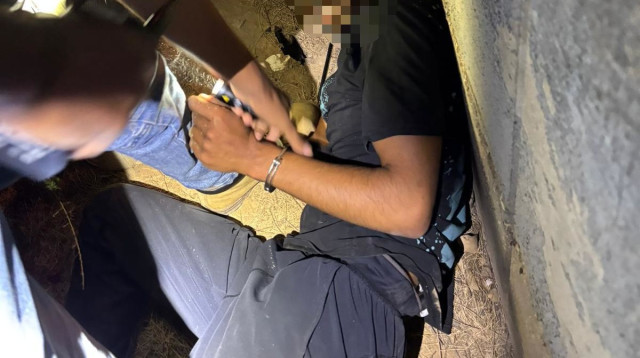 אחד העצורים (צילום: דוברות המשטרה)