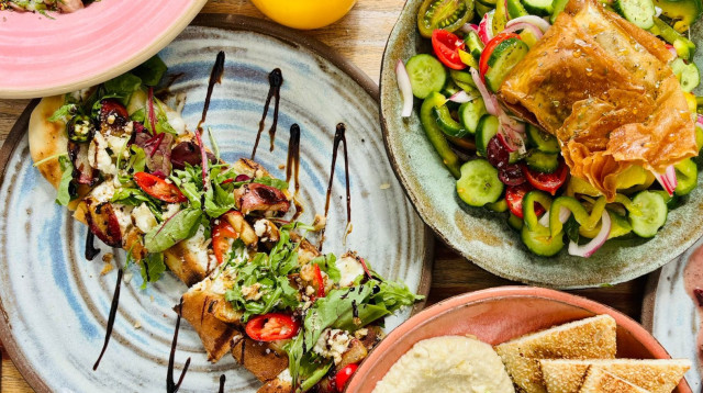 יוון בקפה גן סיפור  (צילום: יח"צ)