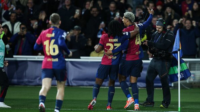 שחקני ברצלונה חוגגים (צילום: NurPhoto)