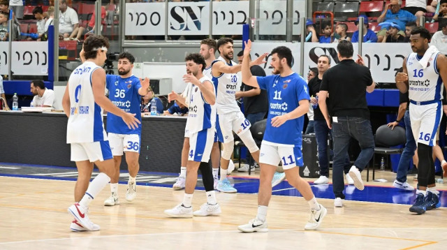 שחקני עירוני אילת (צילום: אתר רשמי, מנהלת ליגה לאומית Winner)