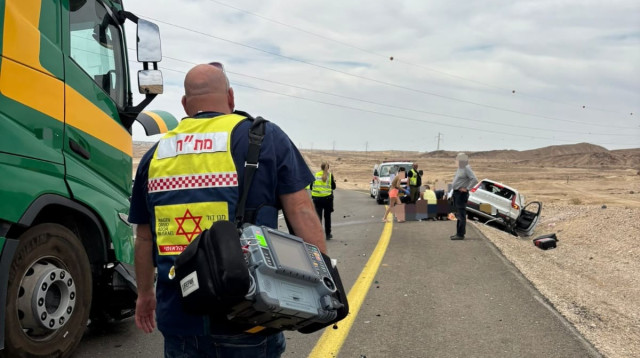 תאונת דרכים בכביש 90 (צילום: תיעוד מבצעי מד"א)