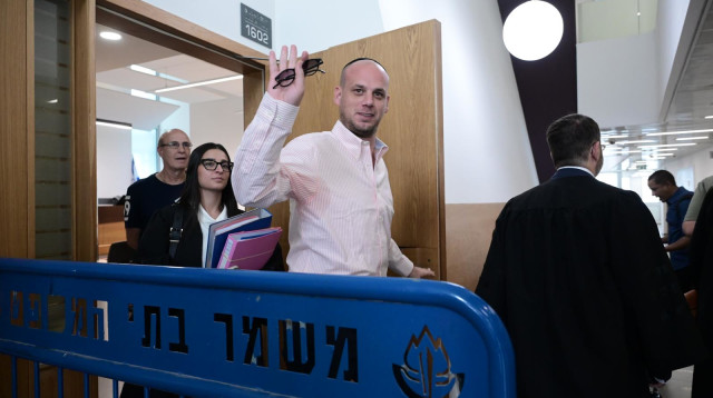 אלי פלדשטיין בבית המשפט (צילום: אבשלום ששוני)