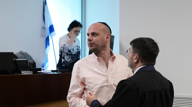 אלי פלדשטיין בבית המשפט (צילום: אבשלום ששוני)