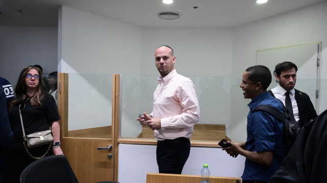 אלי פלדשטיין בבית המשפט (צילום: אבשלום ששוני)