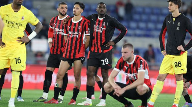 שחקני מילאן בגמר הגביע האיטלקי (צילום: Claudio Villa)