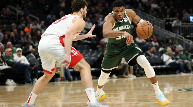 אלפרן שנגון, יוסטון רוקטס לצד יאניס אנטטוקומפו, מילווקי באקס (צילום: GettyImages)