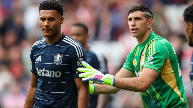 אמיליאנו מרטינס ואולי ווטקינס (צילום: Robin Jones)