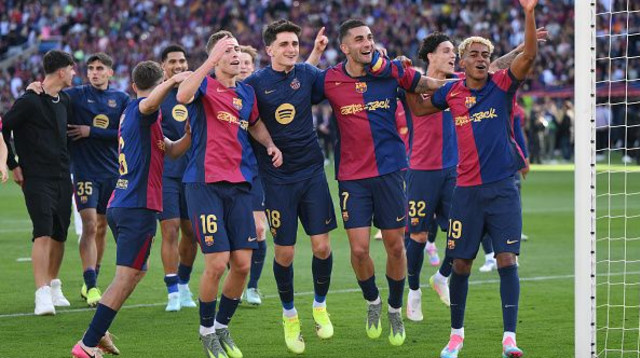 שחקני ברצלונה חוגגים (צילום: David Ramos)
