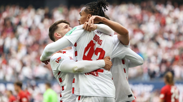 שחקני קלן חוגגים (צילום: GettyImages, Christof Koepsel)