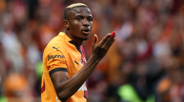 ויקטור אוסימן שחקן גלאטסראיי חוגג שער (צילום: GettyImages, Ahmad Mora)