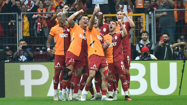 גלאטסראיי חוגגת זכייה באליפות (צילום: GettyImages, Seskim Photo/MB Media)