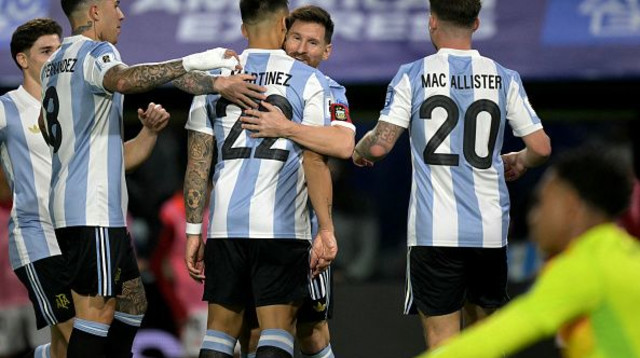 שחקני נבחרת ארגנטינה חוגגים (צילום: Gettyimages)