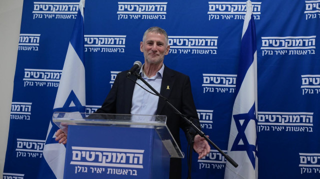 יאיר גולן בהצהרתו לתקשורת לאחר הסערה על דבריו (צילום: אבשלום ששוני)