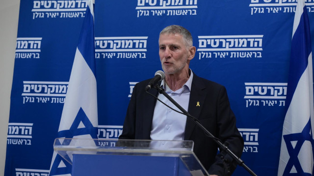 יאיר גולן בהצהרתו לתקשורת לאחר הסערה על דבריו (צילום: אבשלום ששוני)