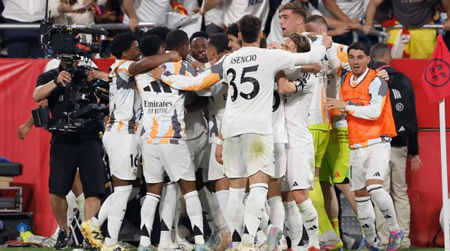 שחקני ריאל מדריד חוגגים (צילום: Pedro Castillo)