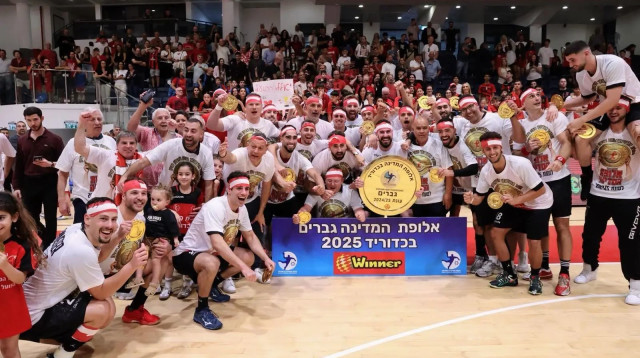 הפועל ראשון לציון אלופת המדינה בכדוריד 2024/25 (צילום: אתר רשמי, הדר ואן קולא, איגוד הכדוריד)