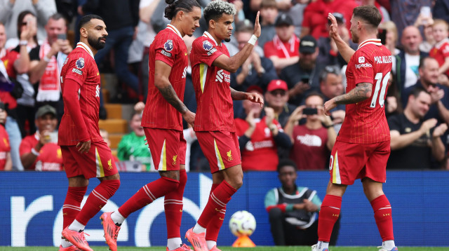 דרווין נונייס לצד לואיס דיאס ליברפול (צילום: GettyImages)