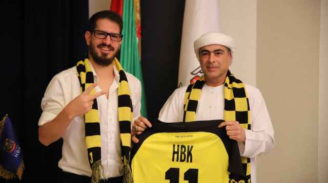 יביאו את השלום ואת הדו קיום. חוגג וח'ליפה (צילום: אתר רשמי, האתר הרשמי של בית"ר ירושלים)