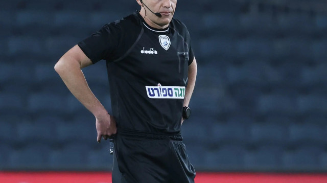 עידן לייבה שופט כדורגל (צילום: דני מרון)