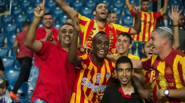 "הרבה 'שעות גדי". קינדה חוגג עם הקהל של אשדוד (צילום: ניב אהרונסון)