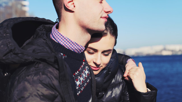 חיבוק, זוג (צילום: אינגאימג')