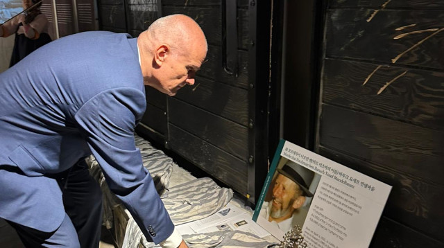 שגריר ישראל מוזיאון השואה בקוריאה הדרומית (צילום: יח"צ)