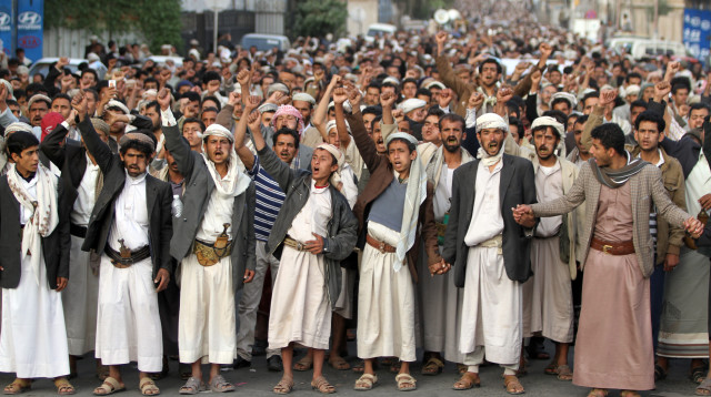 תומכי החות'ים בתימן (צילום: רויטרס)