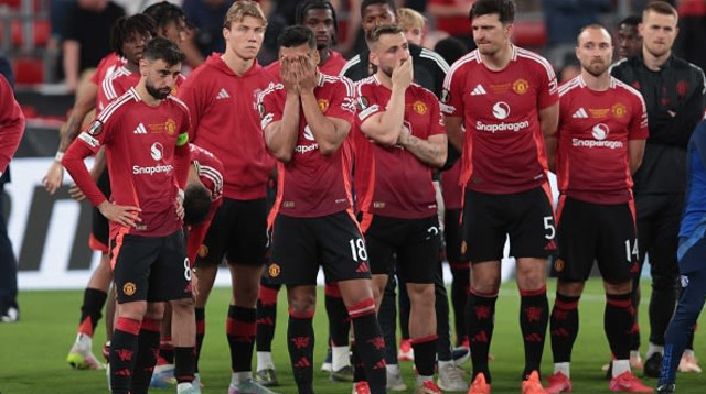 שחקני מנצ'סטר יונייטד מאוכזבים (צילום: Crystal Pix/MB Media)