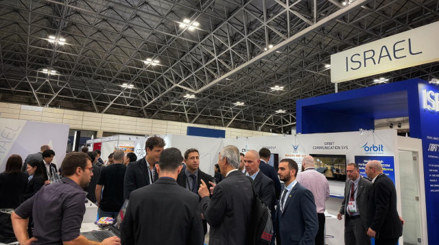 הביתנים הישראליים בתערוכת ‘DSEI יפן 2025’ (צילום: אגף דוברות וקשרי ציבור במשרד הביטחון)