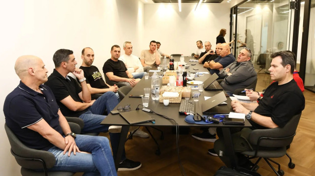 מפגש משותף בין מאמני קבוצות חצי גמר הפלייאוף לשופטים (צילום: דני מרון, ליגת ווינר סל)