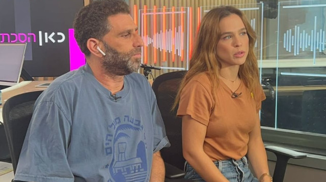 אגם רודברג ויוסי מרשק בתסכית "שישה באוקטובר" (צילום: יחצ)