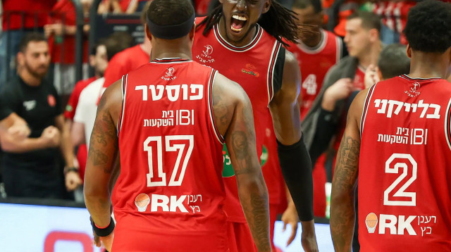 שחקני הפועל תל אביב ג'ונתן מוטלי, מרכוס פוסטר (צילום: דני מרון)