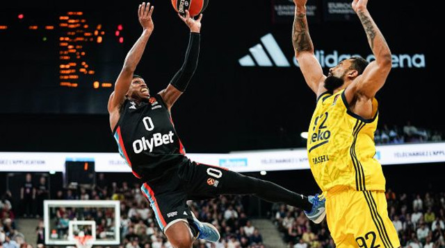 המאמץ לא הספיק. טי ג'יי שורטס מול קאם בירץ' (צילום: Gettyimages)