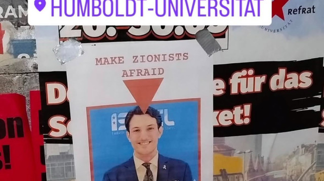 שלטי הנאצה שנתלו כנגד ירון לישנסקי לאחר הירצחו באוניברסיטה גרמנית (צילום: צילום מסך)