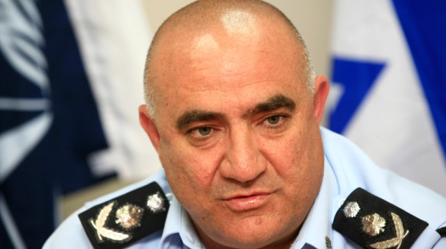 משה קראדי במהלך כהותו כמפכ"ל המשטרה, 2007 (צילום: נתי שוחט פלאש 90)