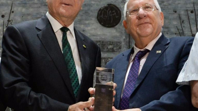 נשיא המדינה ראובן ריבלין ויעקב שחר (צילום: מנהלת הליגה)